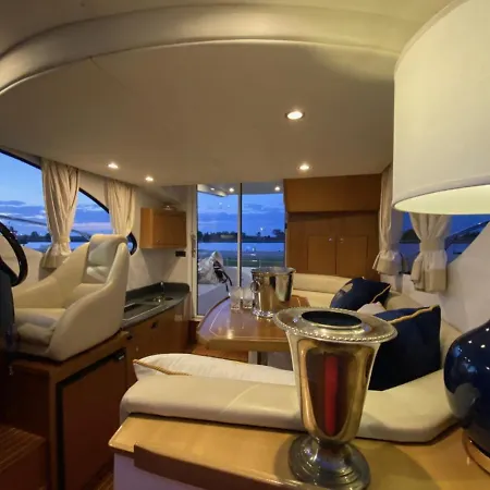 Botel Yacht Queen B Houseboat Sopot