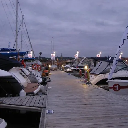 Yacht Queen B Houseboat Sopot