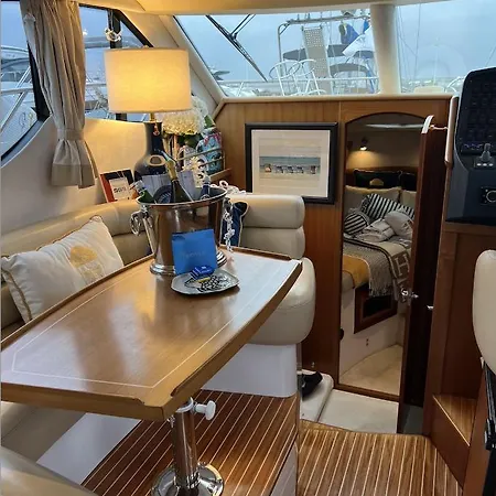 Yacht Queen B Houseboat * Sopot
